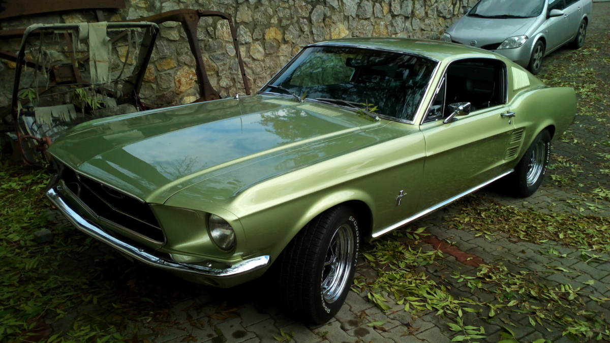 Ford Mustang 1 a